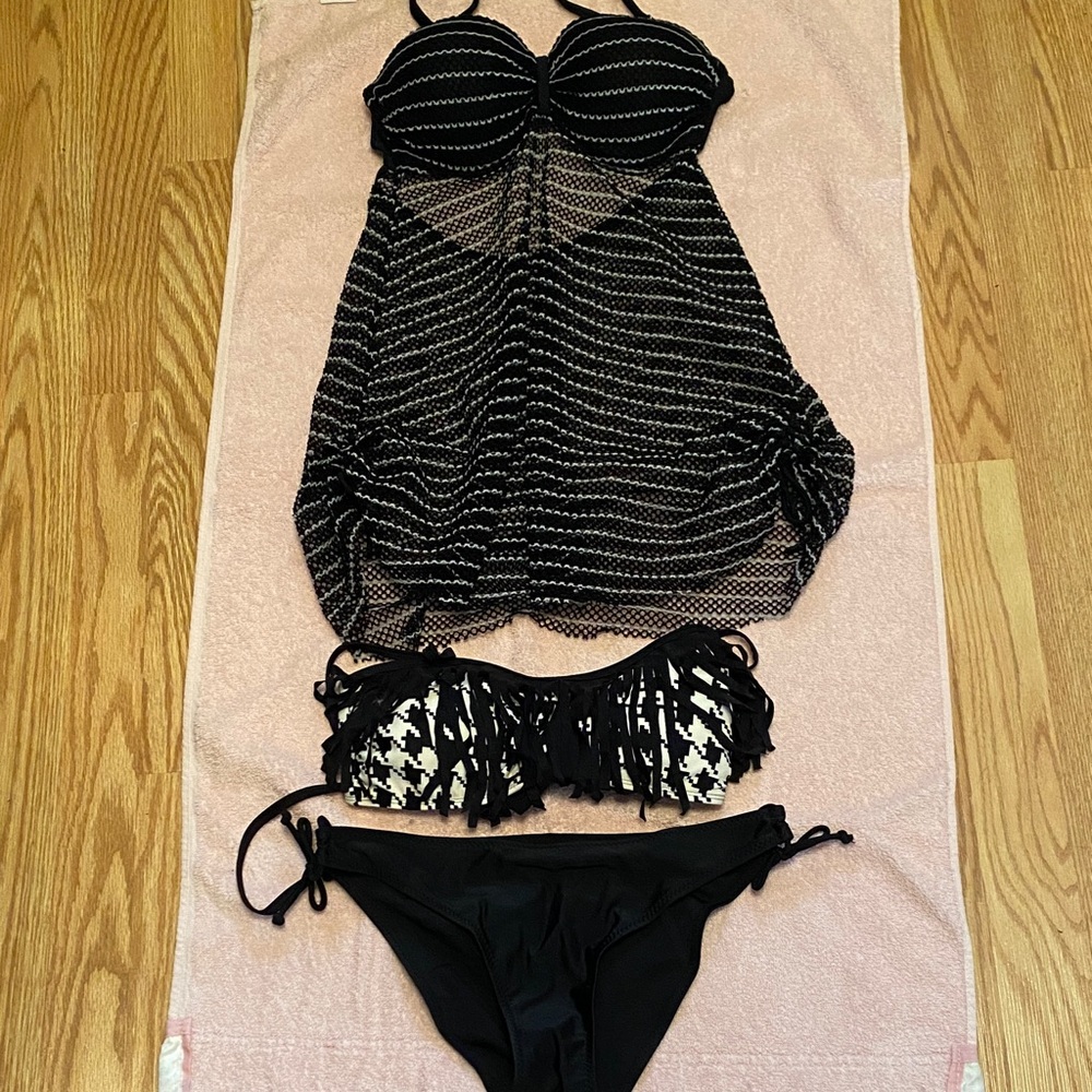 Black and White Women's Swim Set